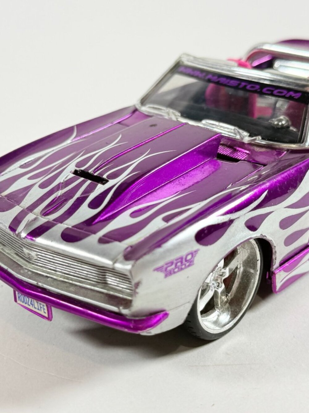 Maisto Pro Rodz diecast 68' Camaro Convertible 1:24 Purple Silver Flames Damaged